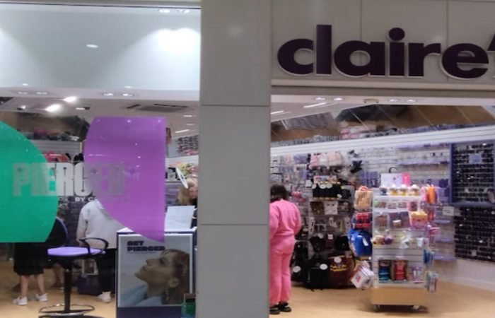 Claires banner