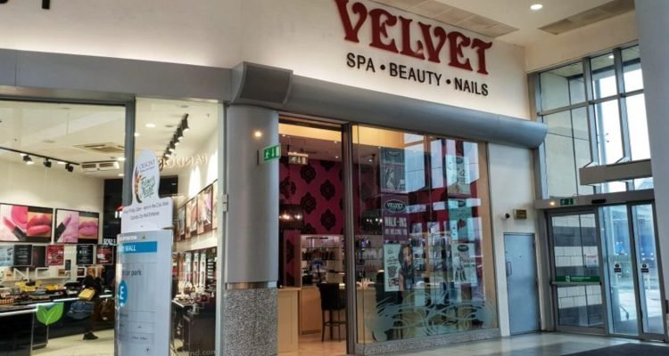 Valvet beauty salon banner